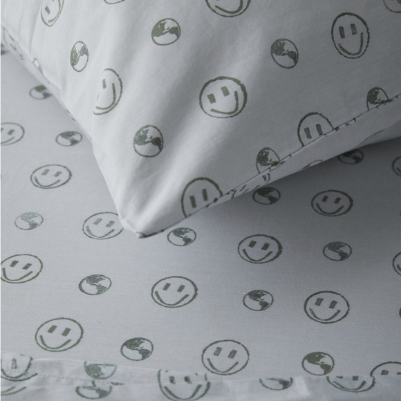 Urban Outfitters Twin XL Gray Sheet Set Happy Earth - Picture 3 of 3